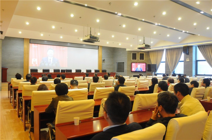 云南鸿运国际集团组织宽大党员干部职工收看党的十九大开幕式实况深受鼓舞回声热烈