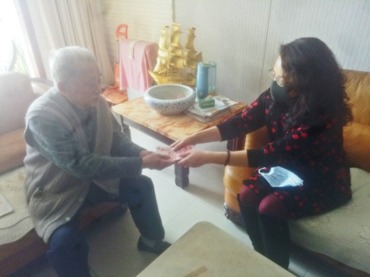 热诚写大爱，质朴映赤心