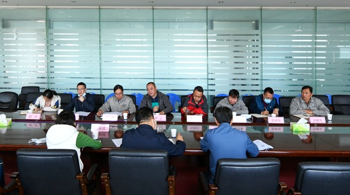 省属国有企业专职外部董事寸延峰、伍显清一行到先锋化工调研