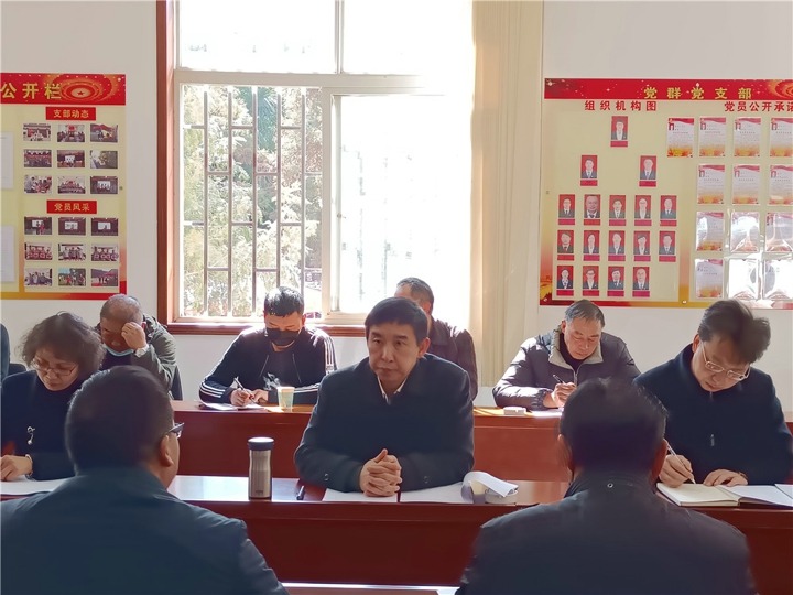 集团党委副书记、、工会主席王鑫一行到可保煤矿开展春节送温暖活动