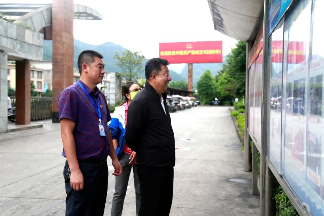 云煤集团专职外部董事寸延峰、、伍显清、、孔君一行赴威信煤炭公司调研