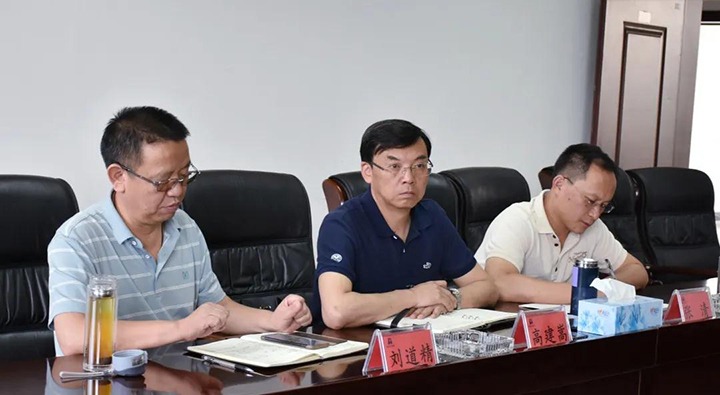 集团党委副书记、、总司理高建嵩一行赴曲煤焦化督导调研