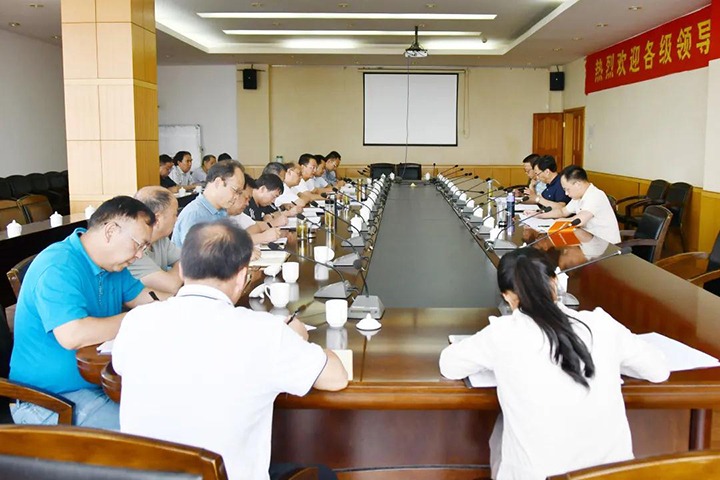 集团党委副书记、、总司理高建嵩一行到云维集团督导调研