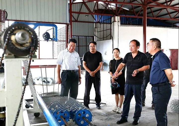 集团专职外部董事寸延峰、、孔君到一平浪煤矿开展事情调研