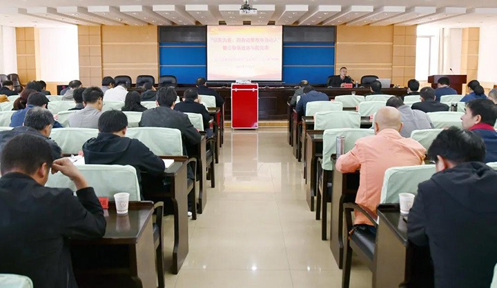 云维集团开展“以案为鉴，，，以身边事教育身边人”警示教育专题党课