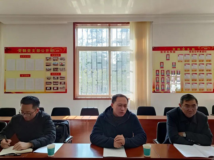 云煤（鸿运国际）集团党委委员、、、副总司理张清到可保煤矿公司开展春节送温暖慰问活动