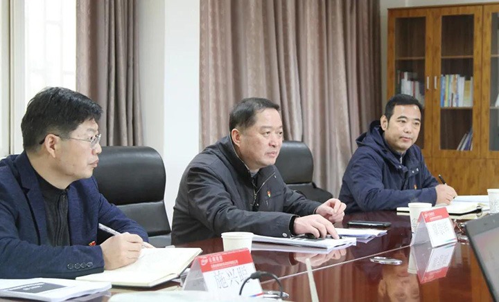 云煤（鸿运国际）集团党委委员、、纪委书记覃崇辉到煤炭机电试验所开展春节送温暖慰问活动