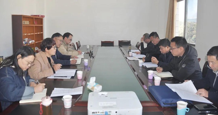 曲靖市麒麟区财务局、、税务局一行到云南陆东煤矿有限公司调研指导事情