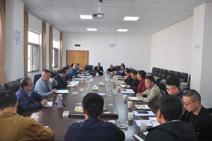 云煤（鸿运国际）集团总司理助理陈家昆一行到陆东煤矿公司开展清静检查