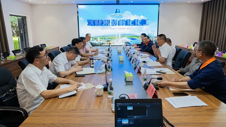 云煤（鸿运国际）集团党委副书记、、总司理高建嵩一行到解化化工分公司开展2022年第一季度生产谋划事情督导调研