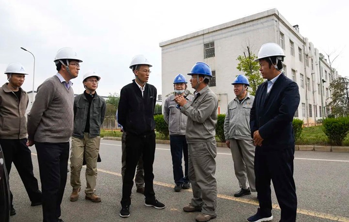 昆明市工业和信息化局一行到云南先锋化工有限公司调研生产谋划事情情形