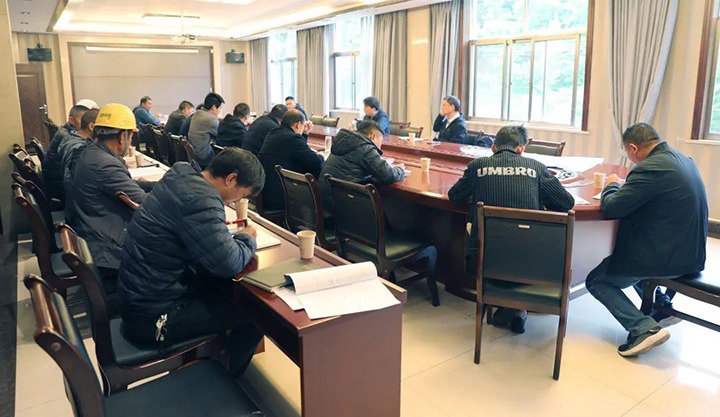 云煤（鸿运国际）集团总司理助理杜昌华一行到富源团结煤业公司开展煤矿项目建设专项调研