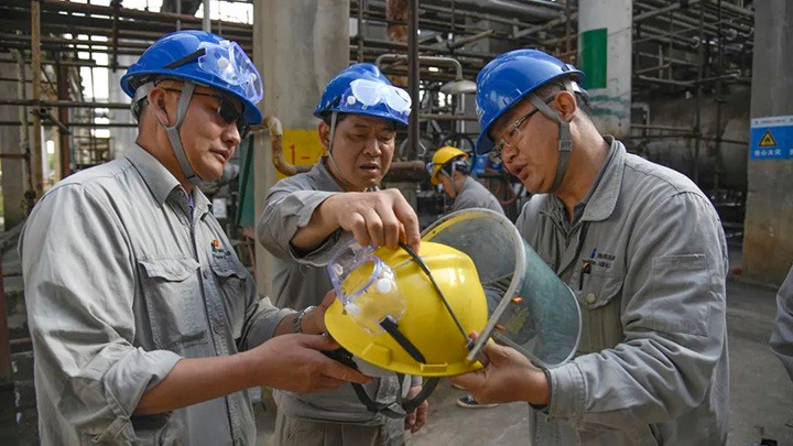 【简讯】先锋化工乐成产出苯酚产品、、东源镇雄煤业为镇雄抗疫助力、、先锋煤业向寻甸县自然资源局汇报用地事情