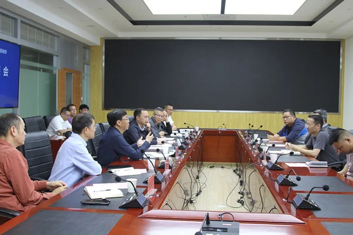 云煤（鸿运国际）集团与开远市政府举行座谈会