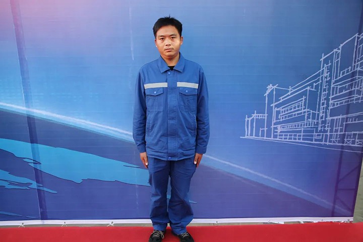 在岗位上坚守，，在通俗中出彩——省十八届职工职业手艺大赛掘进机司机手艺状元王福刚诠释“工匠精神”