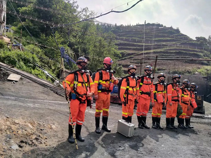 【简讯】恩洪煤业开展煤矿兼职救护步队质量标准化验收事情、、一平浪煤矿开展“雨季三防”应抢救援演练、、中化云南地勘院开展无偿献血活动