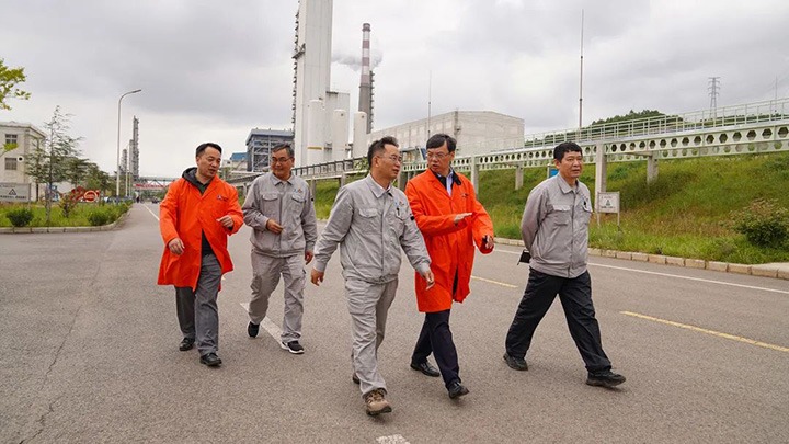 集团党委副书记、、、副董事长、、、总司理高建嵩督导检查先锋化工清静生产事情