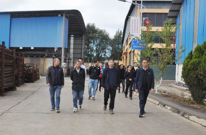 曲灸愿茉淳值匙槌稍、、副局长龙光伟一行到陆东煤矿公司督导清静生产事情