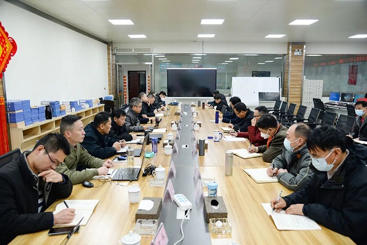 国家矿山清静监察局重庆局党组成员、、、一级巡视员唐其武一行到恩洪煤业公司开展督导帮扶