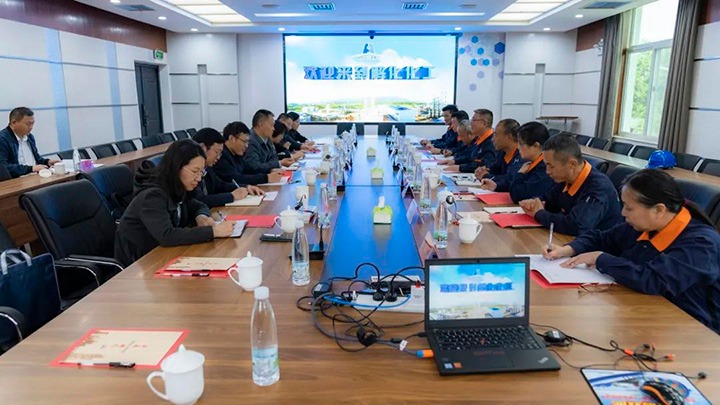 红河州政协副主席、州工商联主席李满一行到解化化工分公司开展专题调研