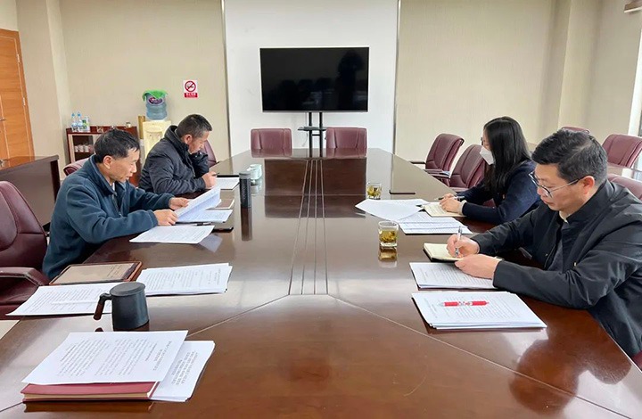 云煤（鸿运国际）集团党委委员、、、财务总监莫晓丹到鸿运国际地产公司指导民主生涯会