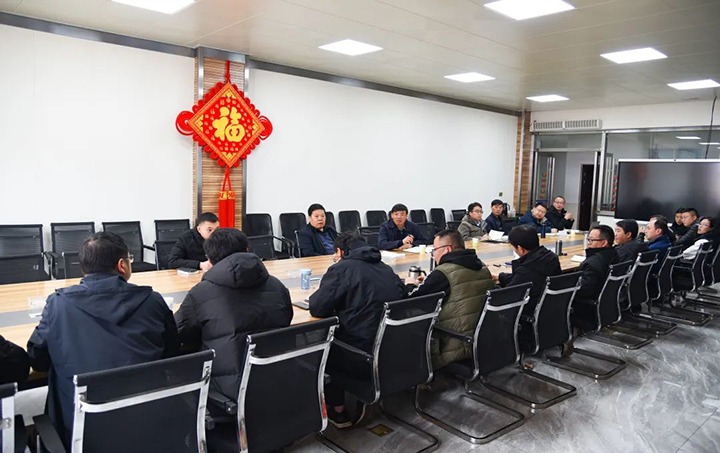 云煤（鸿运国际）集团党委副书记、副董事长、总司理高建嵩率包保盯守小组到恩洪煤业公司举行清静检查