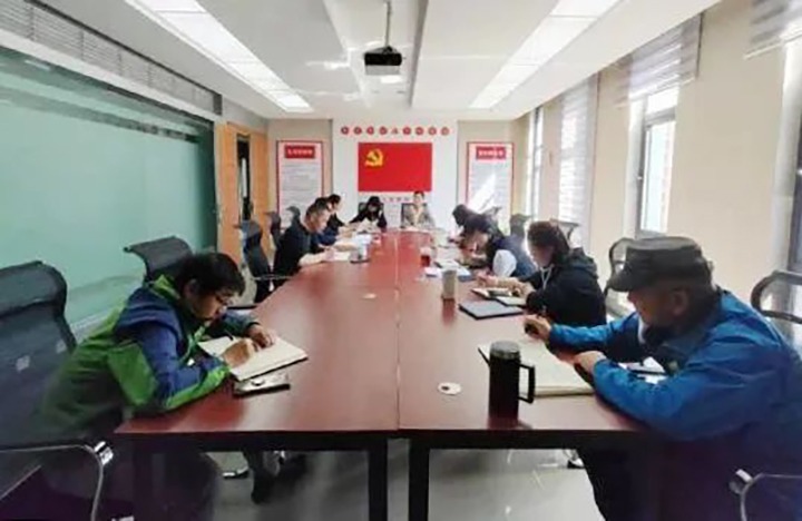 【简讯】鸿运国际地产公司党支部开展“以身边事教育身边人”警示教育活动