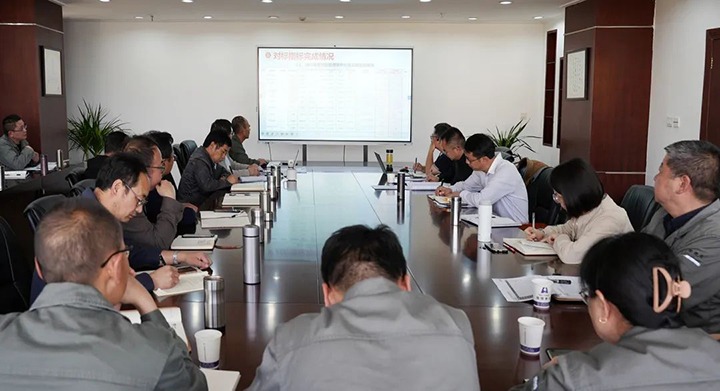 云煤（鸿运国际）集团党委委员、、副总司理缪和星一行到曲煤焦化公司指导生产谋划事情