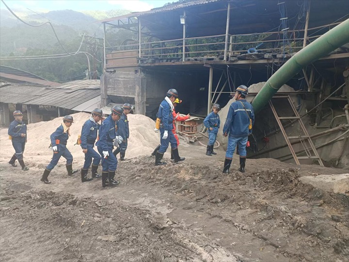 【聚焦云煤】云煤（鸿运国际）集团党委副书记、、副董事长、、总司理高建嵩到源能矿建胜利煤矿项目部检查