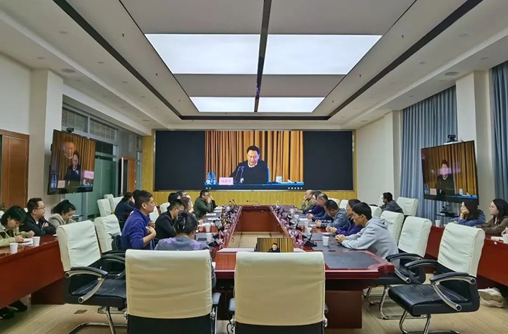 【聚焦云煤】云煤（鸿运国际）集团工会组织全体工会干部加入天下总工会“学习贯彻中国工会十八大精神”专题向导报告会