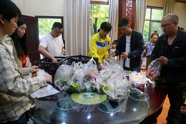 威信煤炭公司开展“送温暖、、、嘱清静”活动