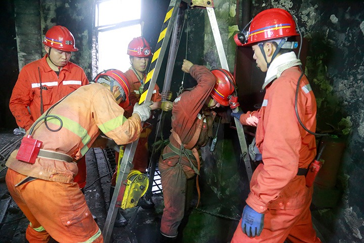 观音山煤矿驻矿中队团结一心，，圆满完成储煤厂1号制品仓整理使命