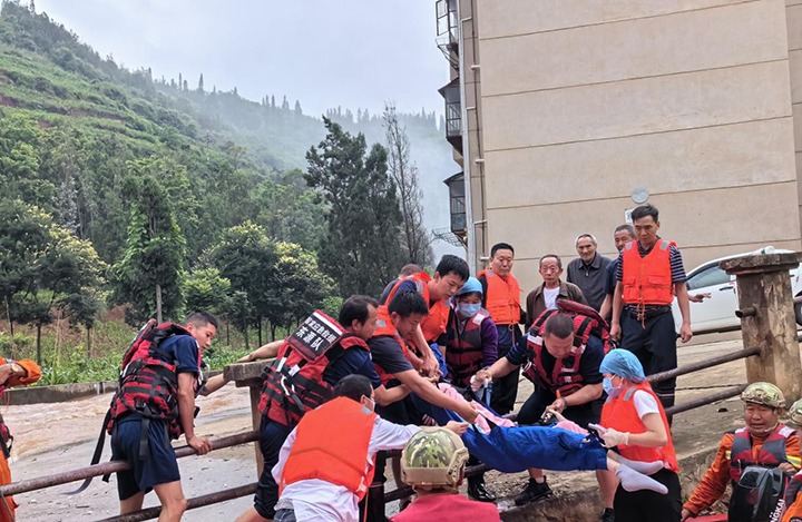 要害时刻冲在前，防汛抢险护平安，云煤集团在行动！！