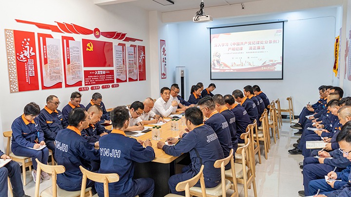 云煤集团党委副书记、工会主席王鑫到云南解化公司氨加工厂党支部教学专题党课