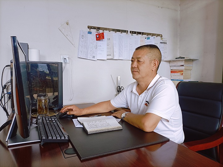 朱鹏勋：以责任与继承誊写欠亨俗