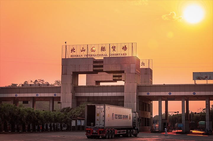 立异通关模式 提升通关时效，，，口岸经济持续发力