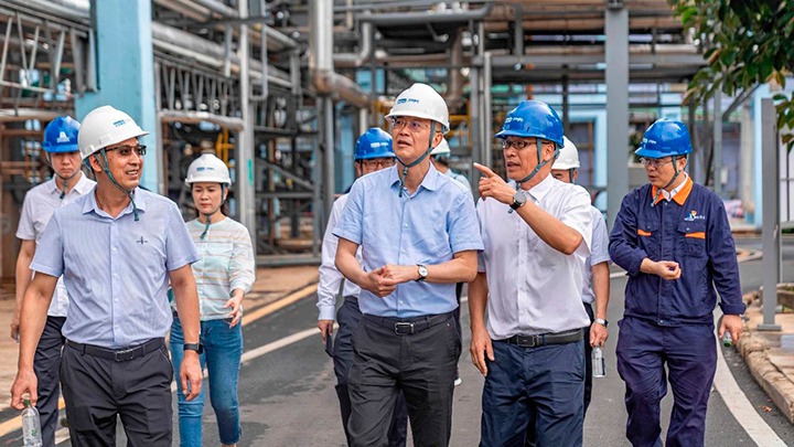 能投集团、煤炭工业集团党委书记、董事长胡均到开远区域公司调研清静生产及重大项目情形