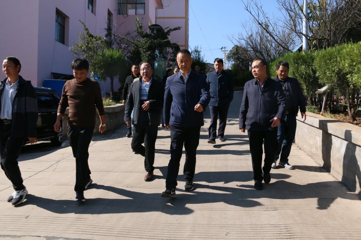 宣威市委副书记、、、市长许韶发到羊场煤矿公司举行清静生产事情调研