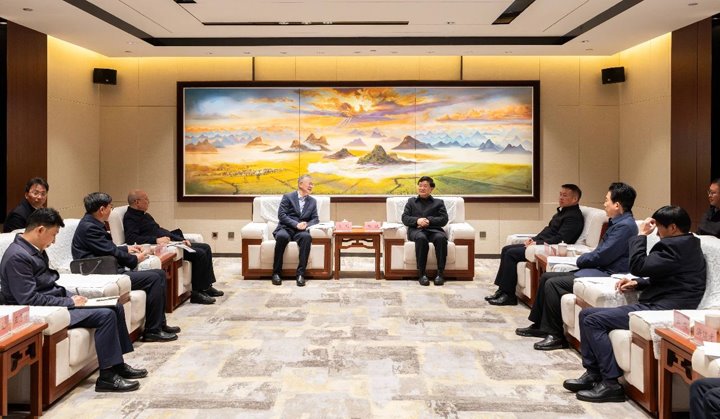 云南能投集团、、煤炭工业集团与曲靖市政府签署深化相助备忘录