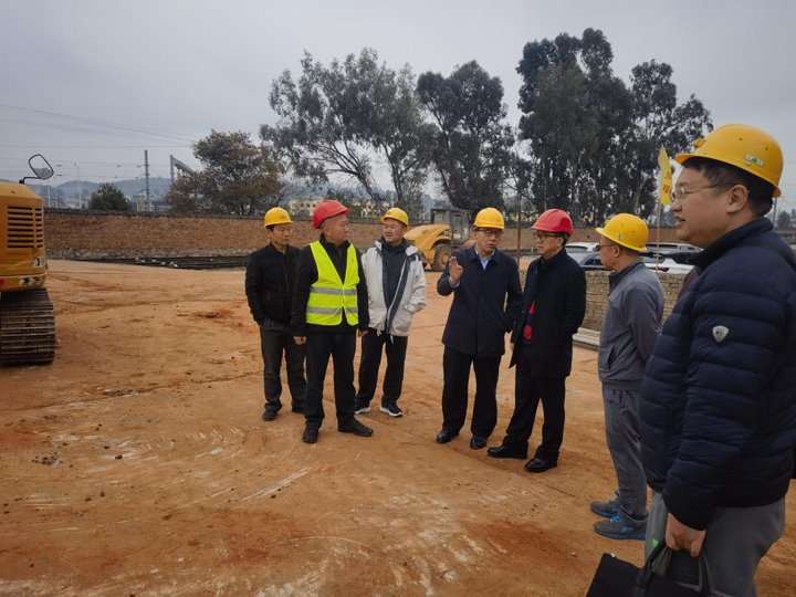 云煤集团党委委员、副总司理、总工程师施从伟到恒通煤业公司举行调研督导