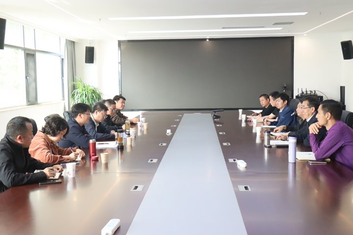 罗平县副县长丁宪富一行到罗平东城煤矿公司调研指导事情