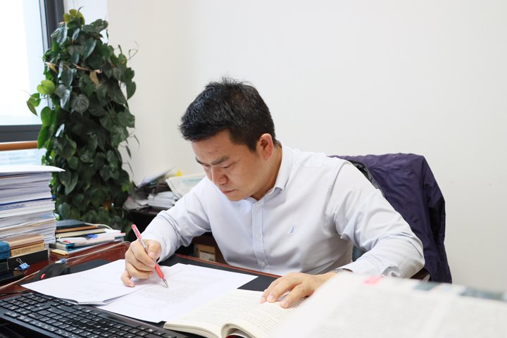 天下转达表扬！！“五进”普法润心间 法治信仰铸继承