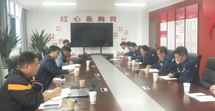 云煤集团党委委员、、副总司理、、总工程师施从伟率队到东城煤矿公司督导检查清静生产事情