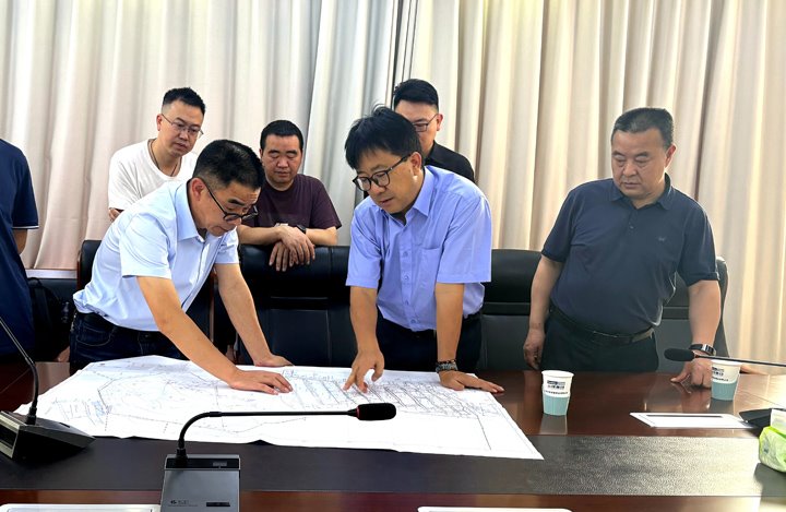 集团党委委员、、、副总司理施从伟到镇雄煤业长岭煤矿调研