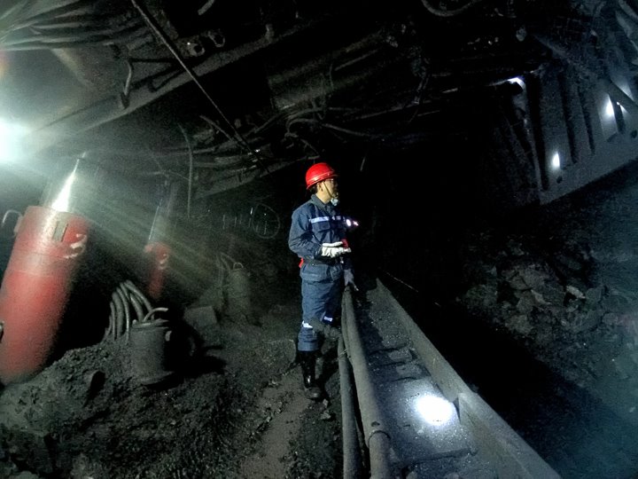 云煤集团党委委员、、副总司理、、总工程师施从伟赴金发煤业开展清静督导检查