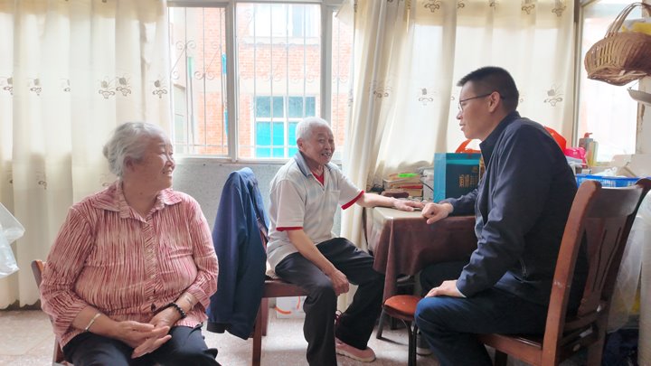 恩洪煤业：致敬劳模匠心 转达组织温情