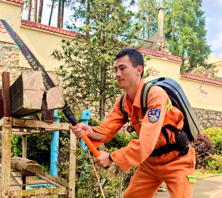 爱岗敬业 | 申宵：：：从“应急新兵”到“手艺状元