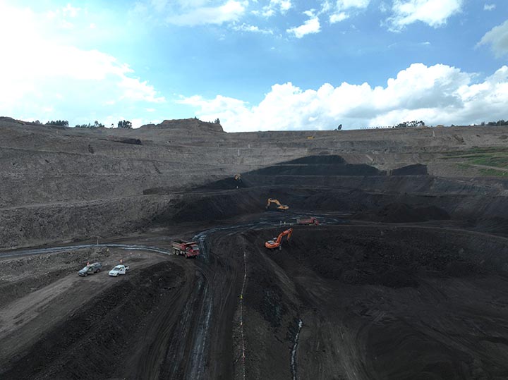 先锋煤业露天采场.jpg